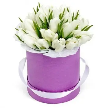 Шляпная коробка с белыми тюльпанами